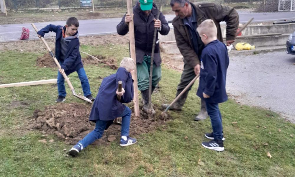 Akcija uređenja školskih i vrtićkih dvorišta nastavljena i ove sedmice